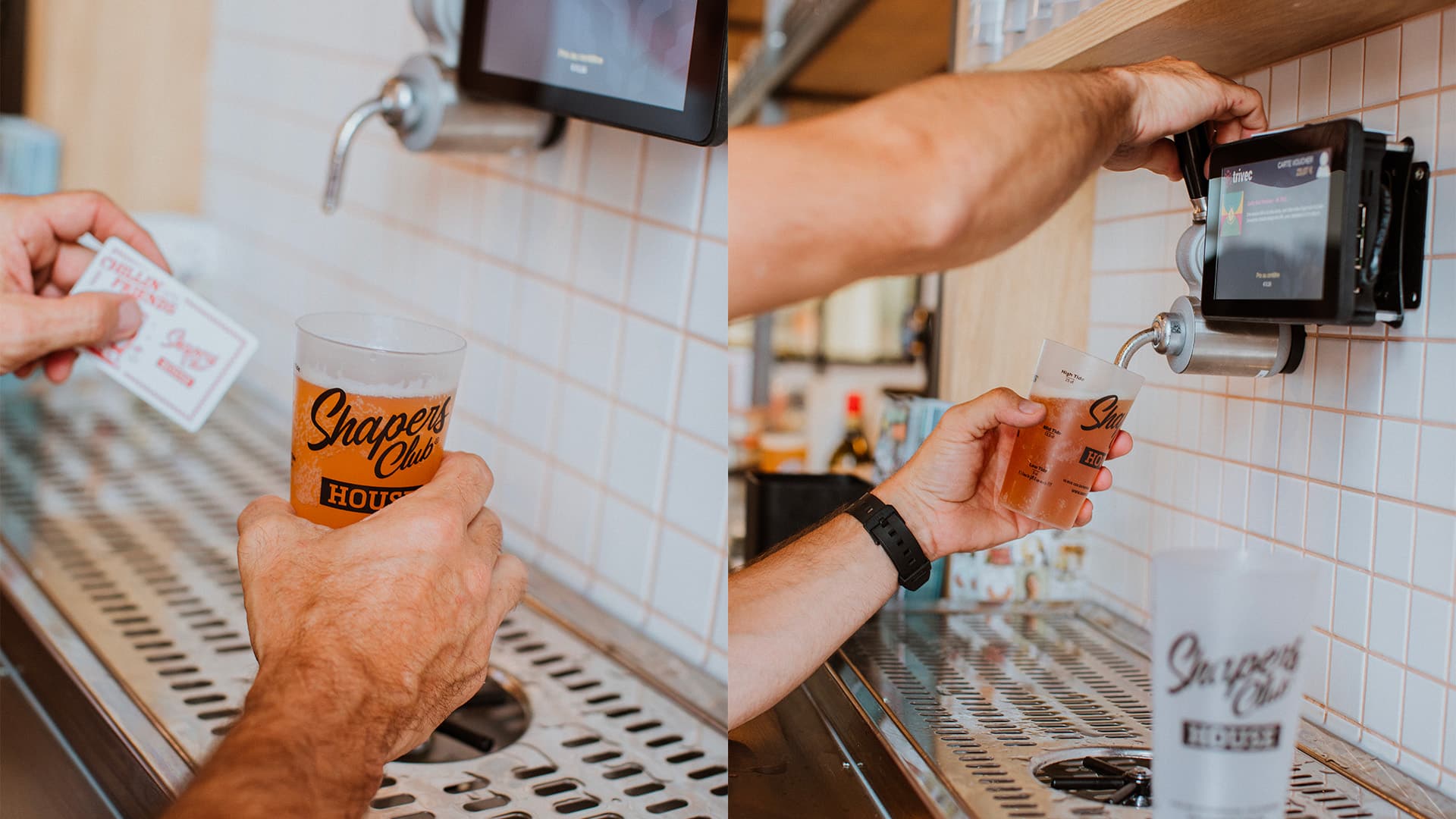 Une personne verse une boisson à partir d'un robinet de bière en utilisant une carte en plastique pour l'activer. Le verre rempli, marqué de la marque « Shakespeare's House », offre aux Amateurs de Bières une expérience unique qui allie technologie moderne et charme classique.